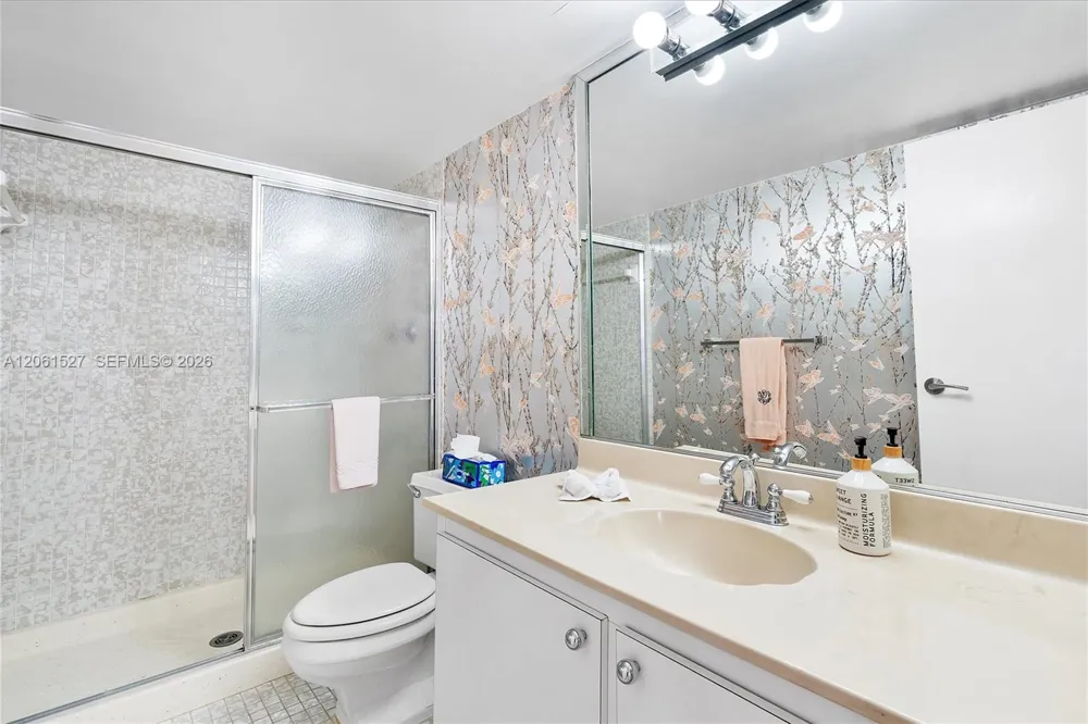600 Parkview Dr #709 Hallandale Beach, FL 33009