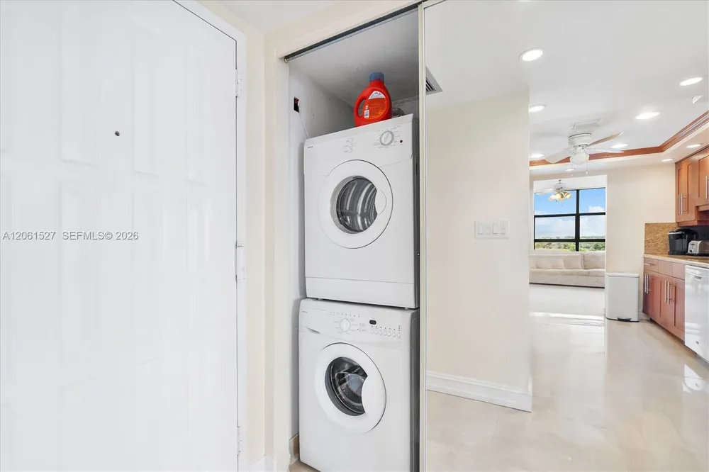 600 Parkview Dr #709 Hallandale Beach, FL 33009
