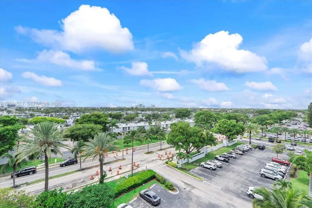 600 Parkview Dr #709 Hallandale Beach, FL 33009
