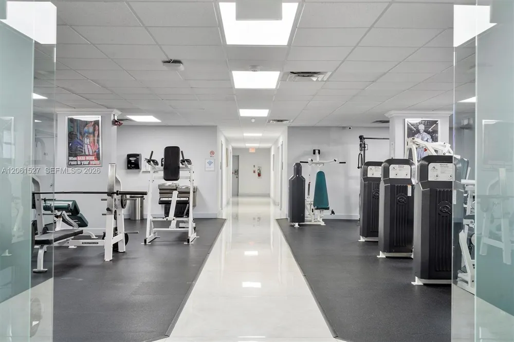 600 Parkview Dr #709 Hallandale Beach, FL 33009