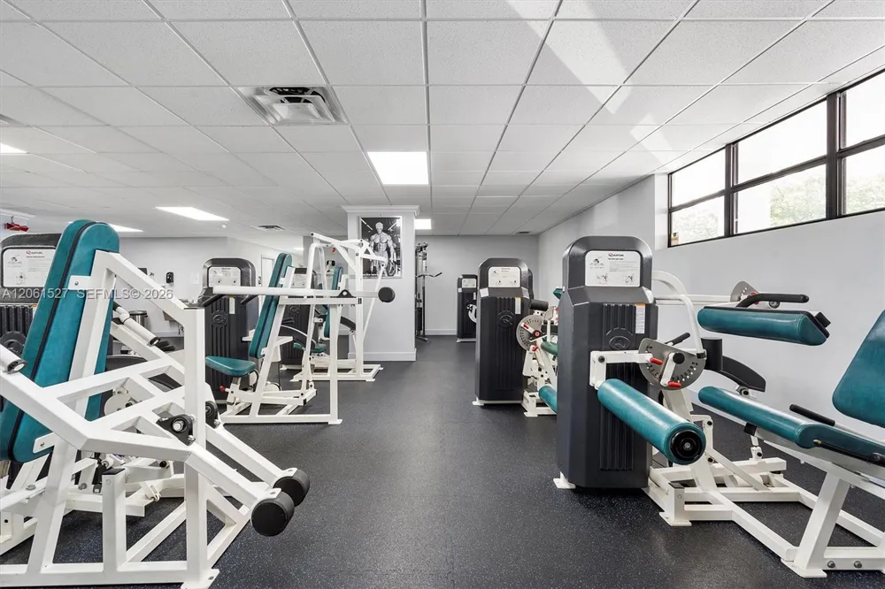 600 Parkview Dr #709 Hallandale Beach, FL 33009