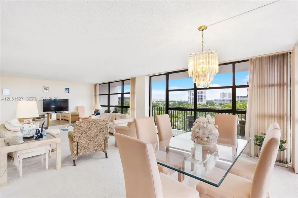600 Parkview Dr #709 Hallandale Beach, FL 33009