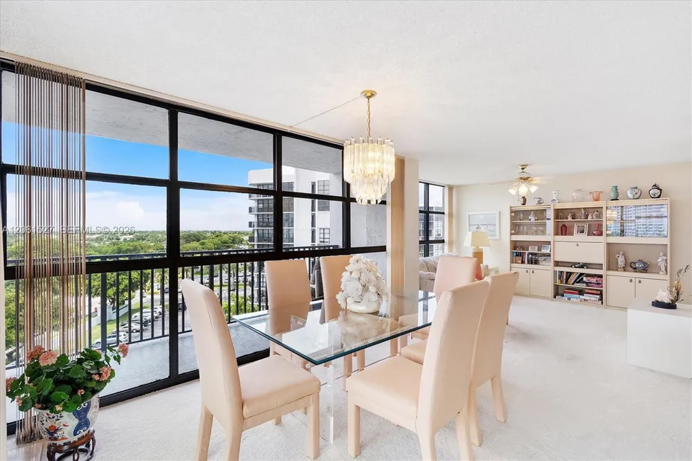 600 Parkview Dr #709 Hallandale Beach, FL 33009