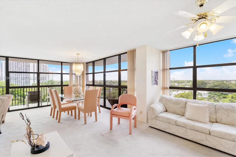 600 Parkview Dr #709 Hallandale Beach, FL 33009