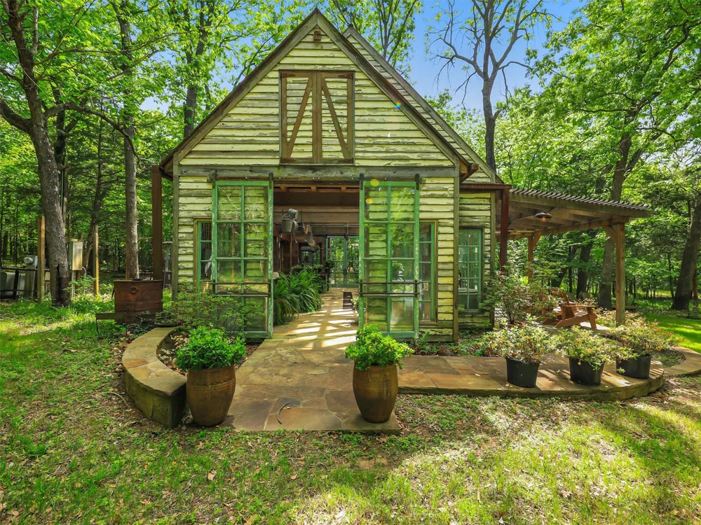 2769 RS County Road 3160 Emory, TX 75440