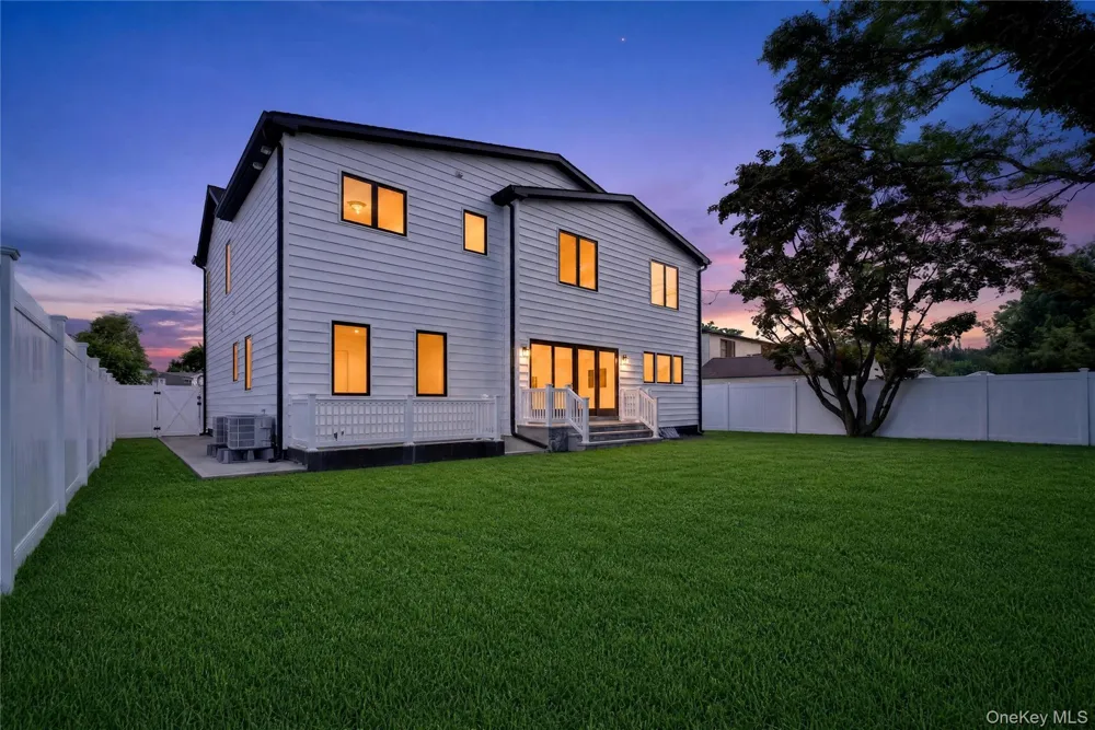44 Meadow Lane Levittown, NY 11756