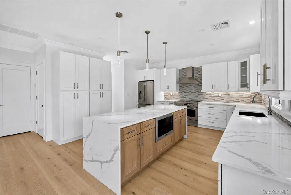 44 Meadow Lane Levittown, NY 11756