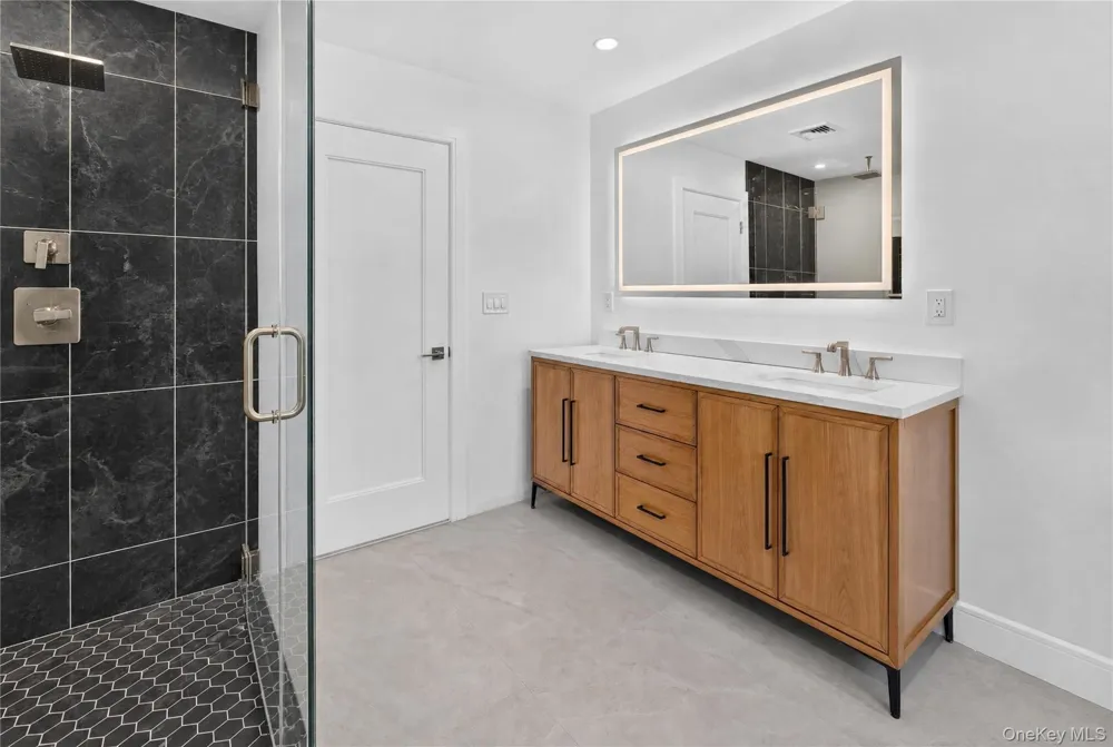 44 Meadow Lane Levittown, NY 11756