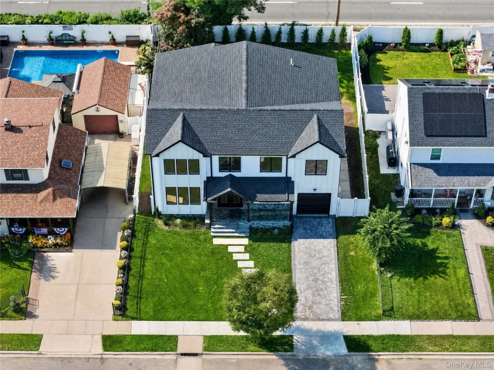 44 Meadow Lane Levittown, NY 11756