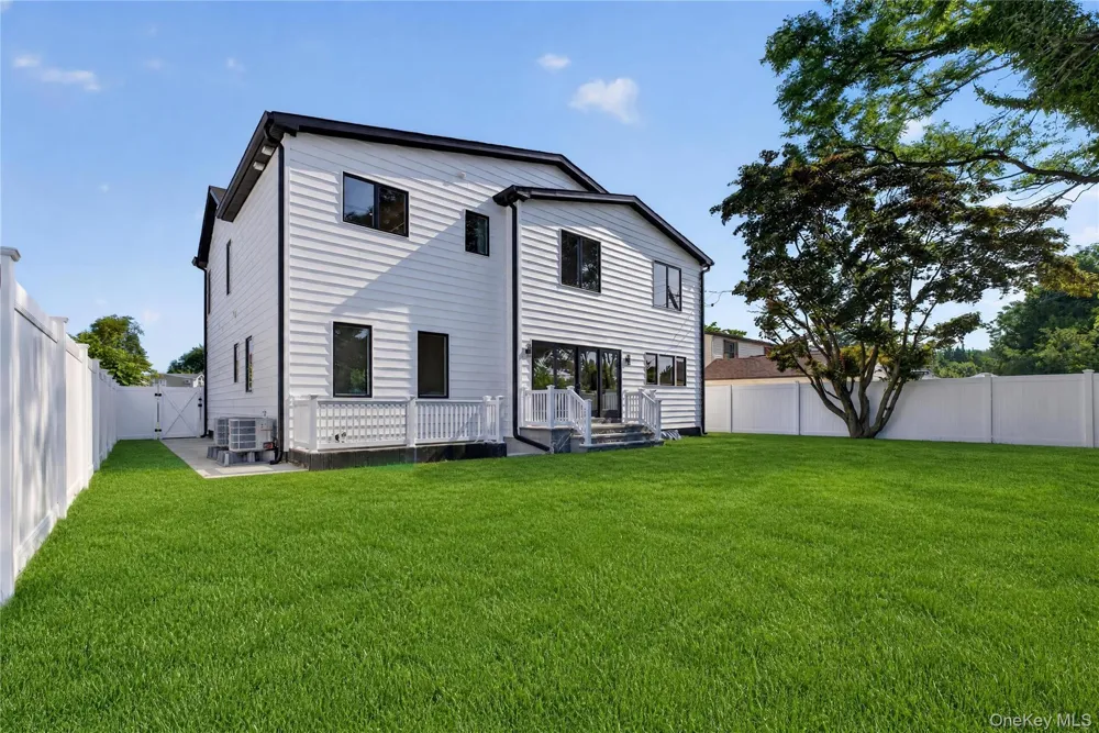 44 Meadow Lane Levittown, NY 11756
