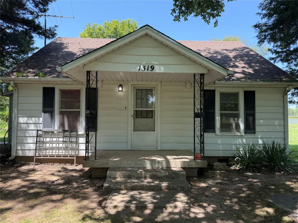 1319 E Modoc Avenue Nowata, OK 74048