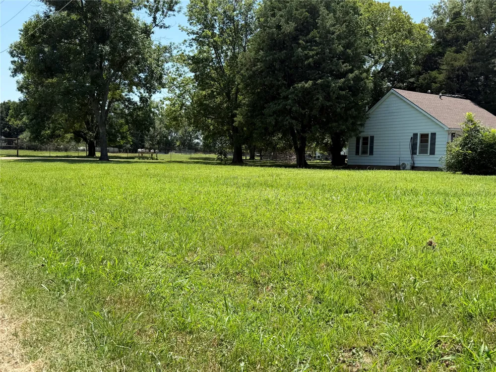 1319 E Modoc Avenue Nowata, OK 74048