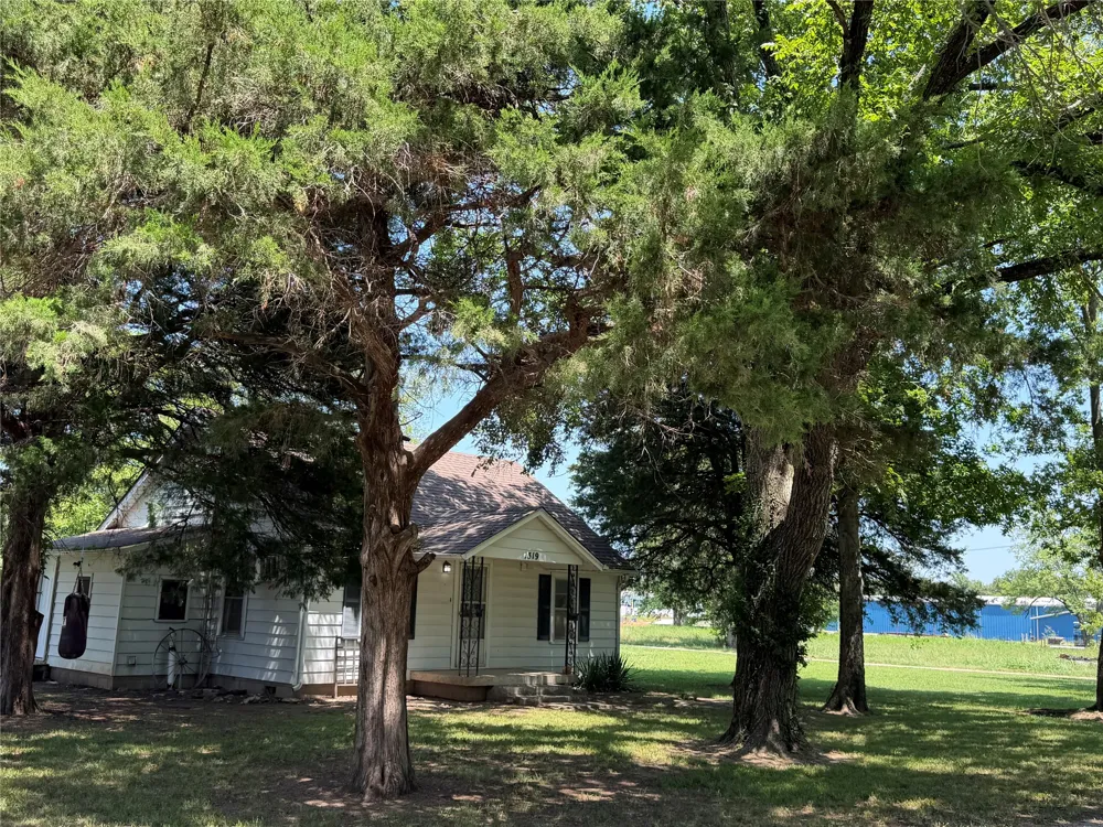 1319 E Modoc Avenue Nowata, OK 74048