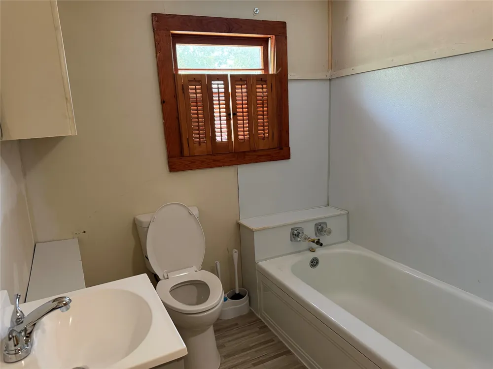 1319 E Modoc Avenue Nowata, OK 74048