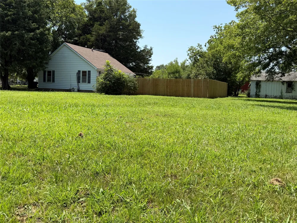 1319 E Modoc Avenue Nowata, OK 74048