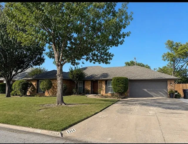 1314 Sunnylane Ardmore, OK 73401