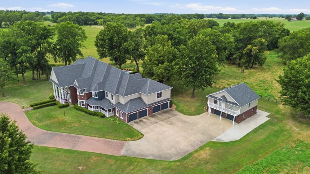 9251 S Hwy 137 Miami, OK 74354