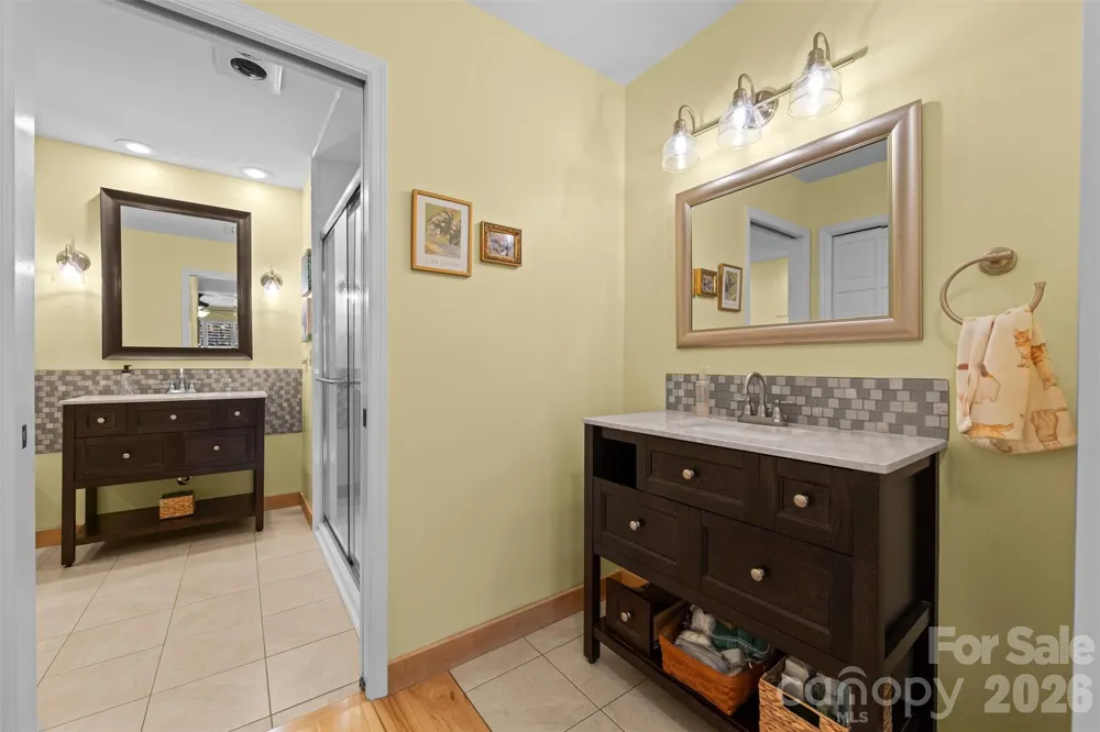 4 Governors Way Asheville, NC 28804