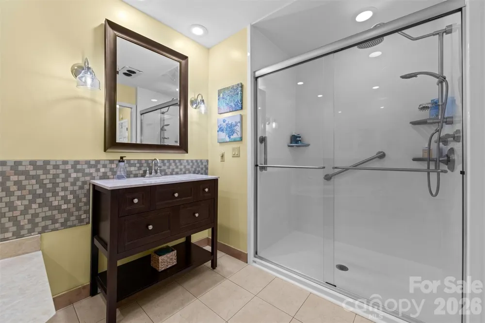 4 Governors Way Asheville, NC 28804