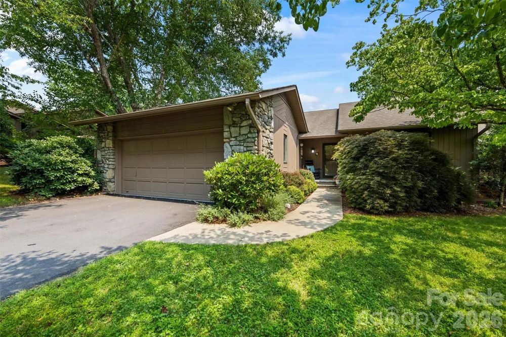 4 Governors Way Asheville, NC 28804