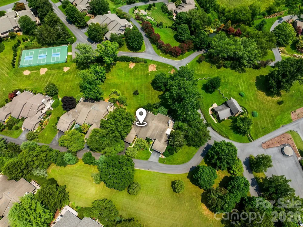 4 Governors Way Asheville, NC 28804