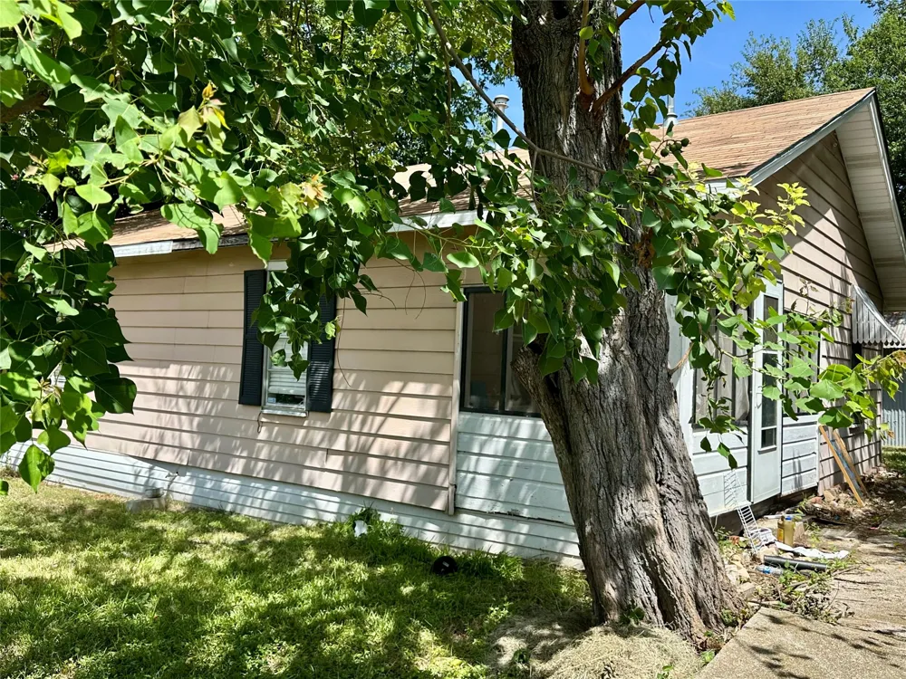 209 Old Thorndale Road Taylor, TX 76574