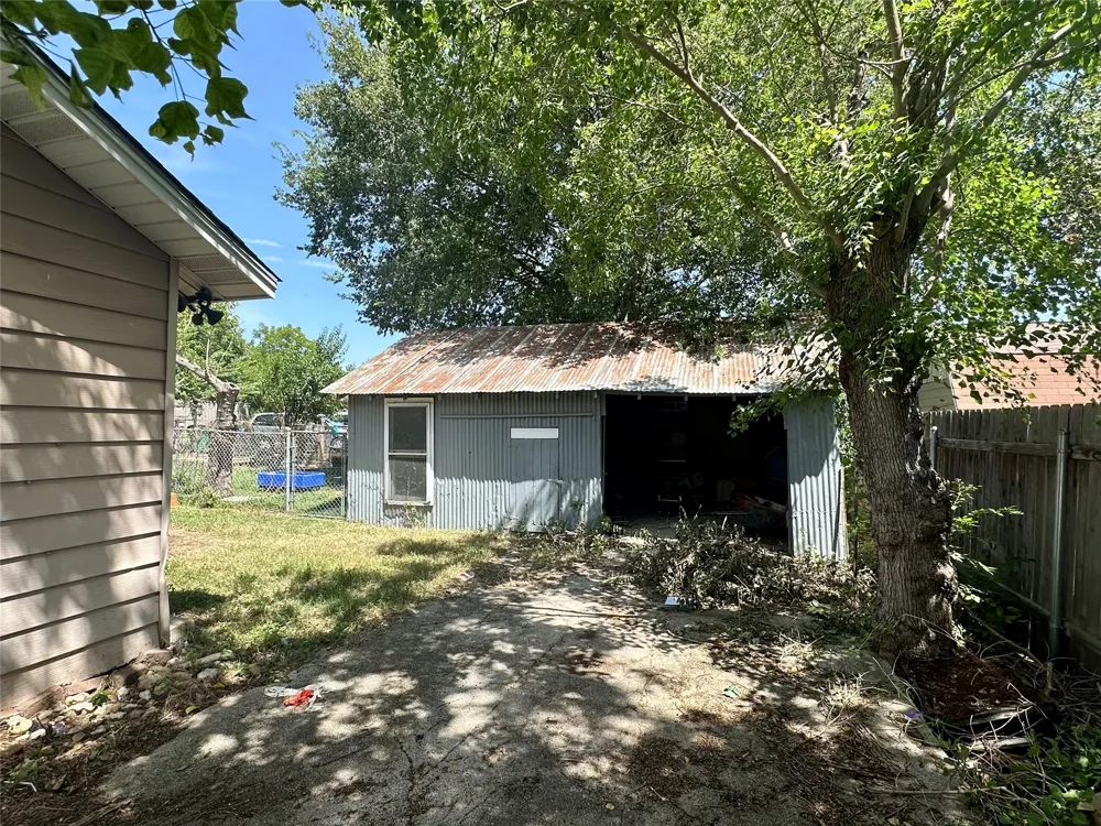 209 Old Thorndale Road Taylor, TX 76574
