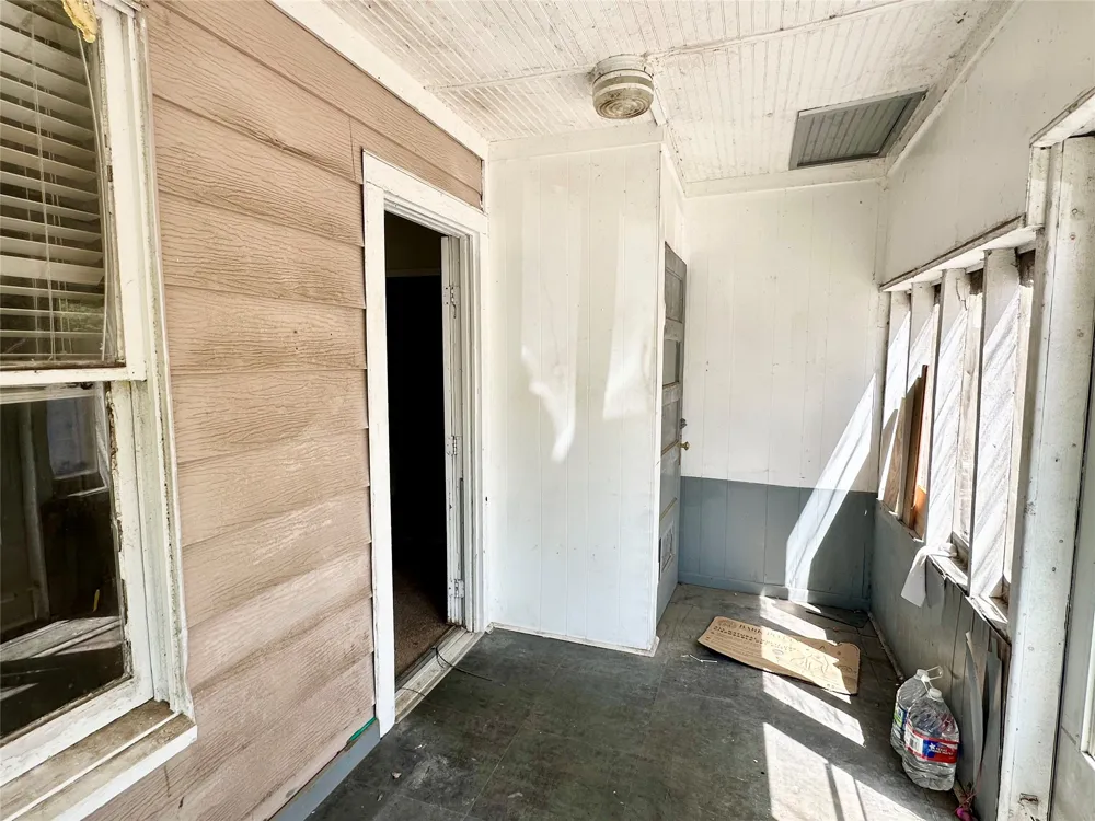 209 Old Thorndale Road Taylor, TX 76574