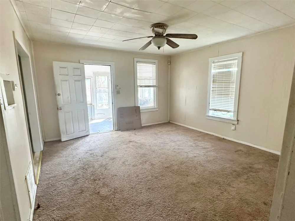 209 Old Thorndale Road Taylor, TX 76574