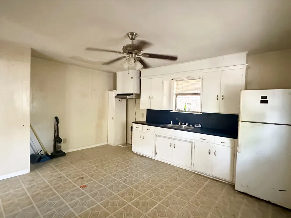 209 Old Thorndale Road Taylor, TX 76574