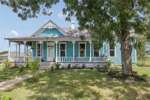 610 W Davis Street