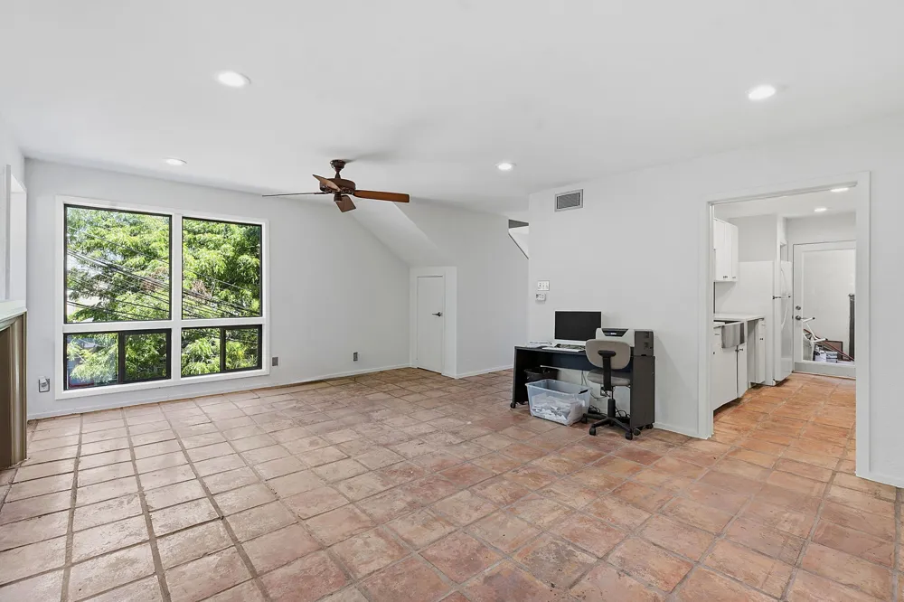 1106 W 6th Street #206 Austin, TX 78703