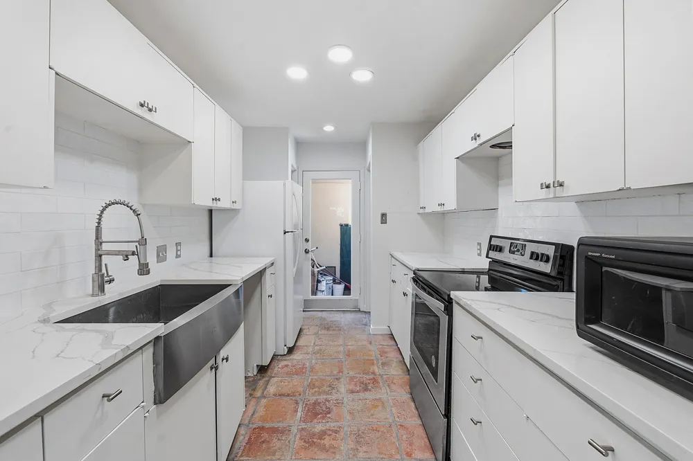 1106 W 6th Street #206 Austin, TX 78703