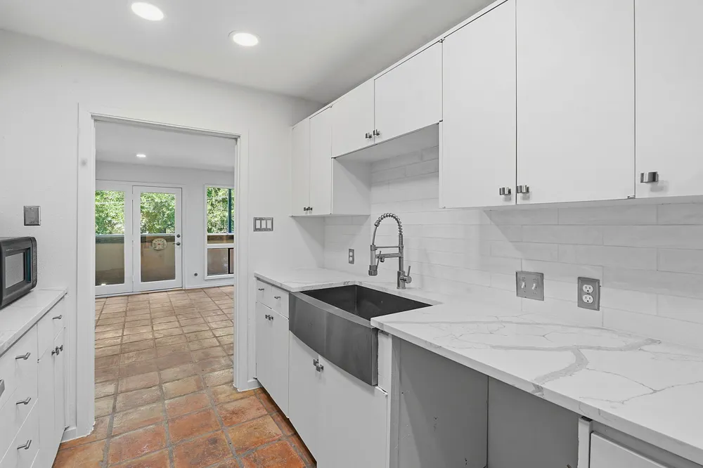 1106 W 6th Street #206 Austin, TX 78703