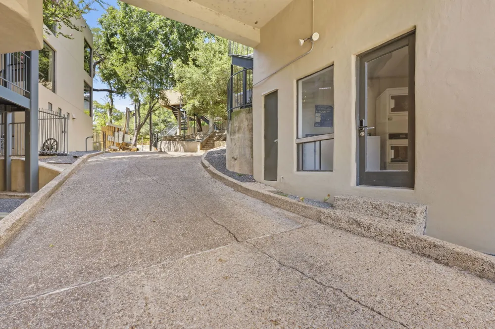 1106 W 6th Street #206 Austin, TX 78703