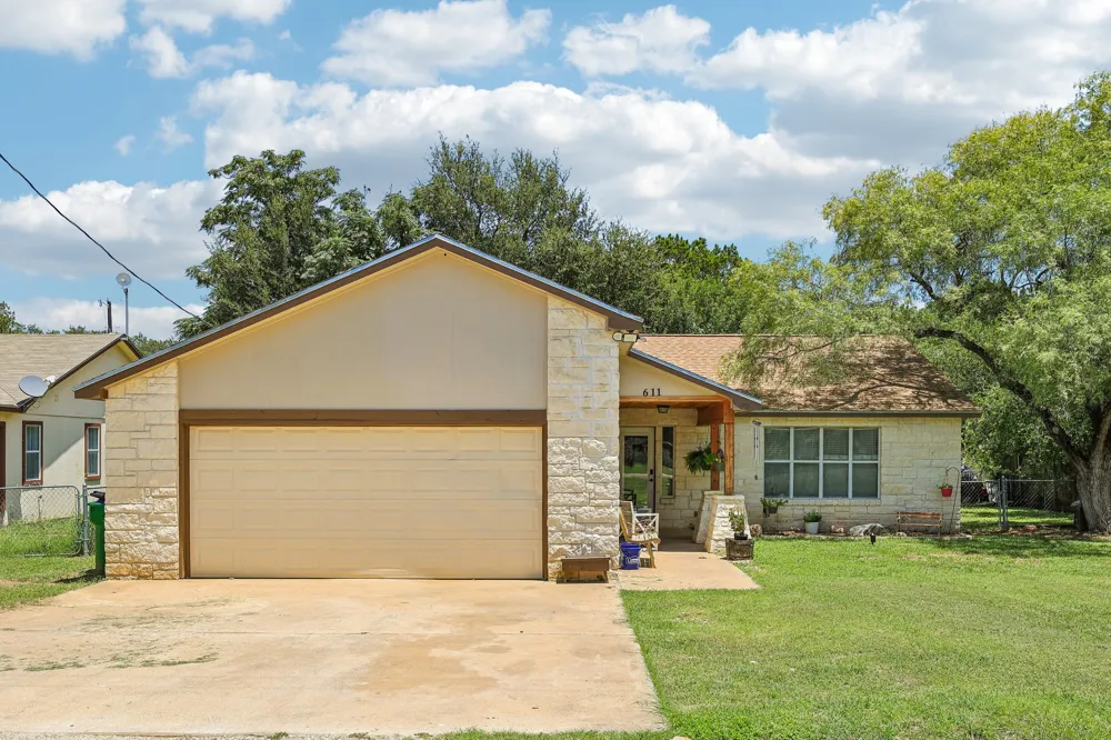 611 Magnolia Lane Cottonwood Shores, TX 78657