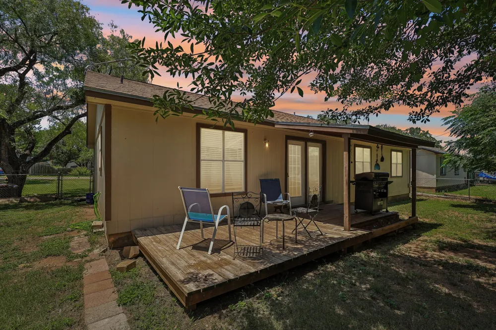 611 Magnolia Lane Cottonwood Shores, TX 78657