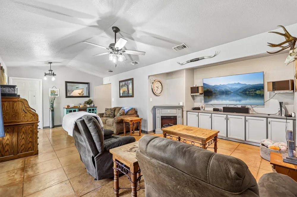 611 Magnolia Lane Cottonwood Shores, TX 78657