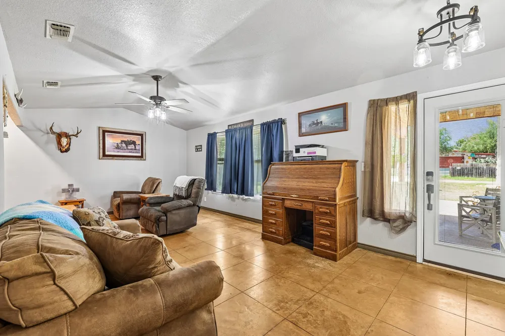 611 Magnolia Lane Cottonwood Shores, TX 78657