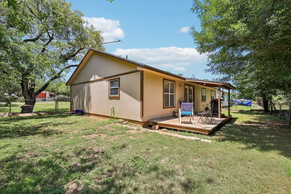 611 Magnolia Lane Cottonwood Shores, TX 78657