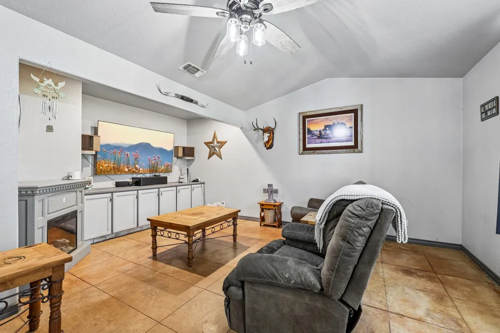 611 Magnolia Lane Cottonwood Shores, TX 78657