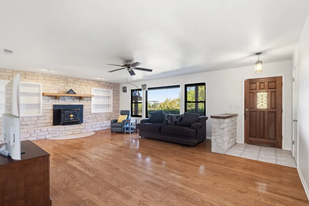 606 Rolling Hills Road Liberty Hill, TX 78642