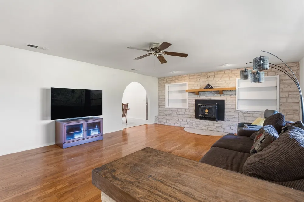 606 Rolling Hills Road Liberty Hill, TX 78642