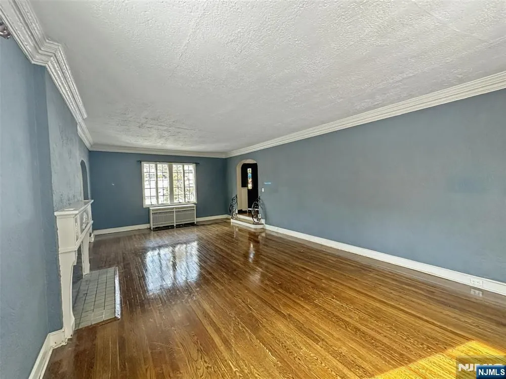 112 Oxford Place Glen Rock, NJ 07452
