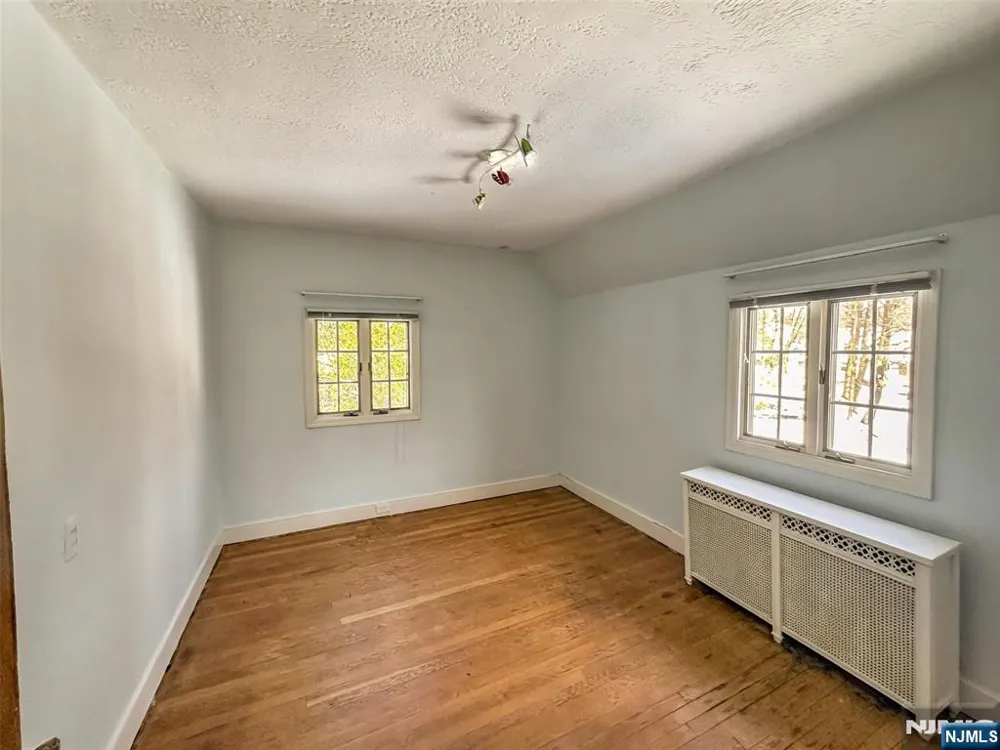 112 Oxford Place Glen Rock, NJ 07452