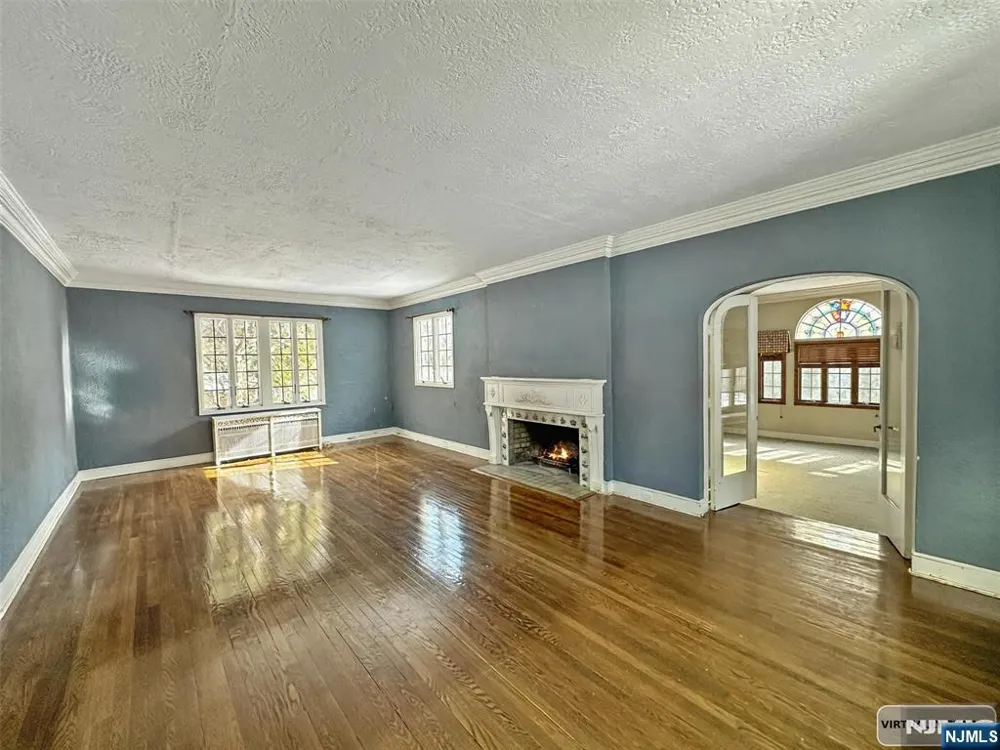 112 Oxford Place Glen Rock, NJ 07452