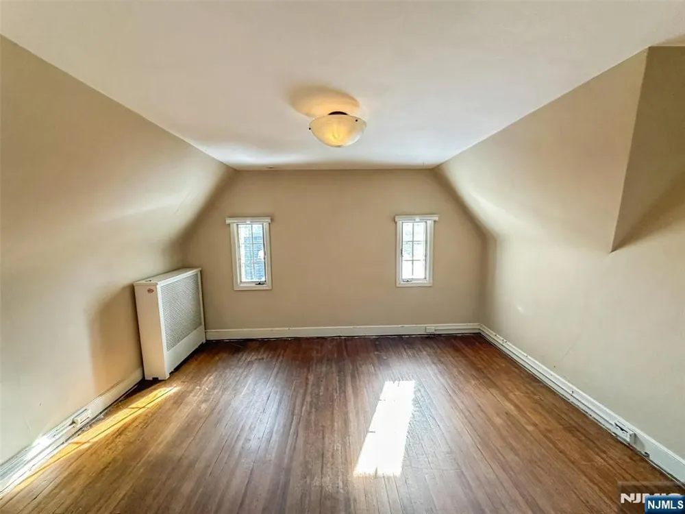 112 Oxford Place Glen Rock, NJ 07452