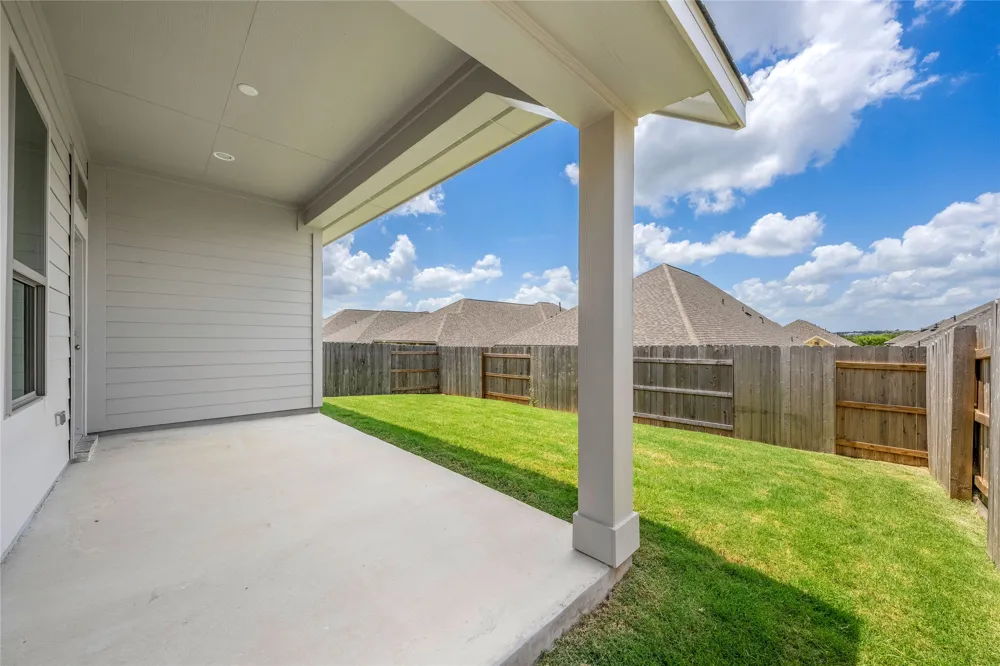 186 Blackborrow Drive Kyle, TX 78640