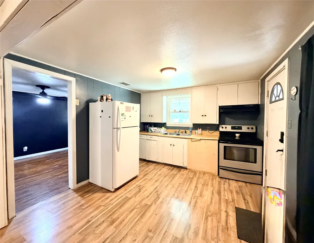 2200 W Gillis Avenue Cameron, TX 76520