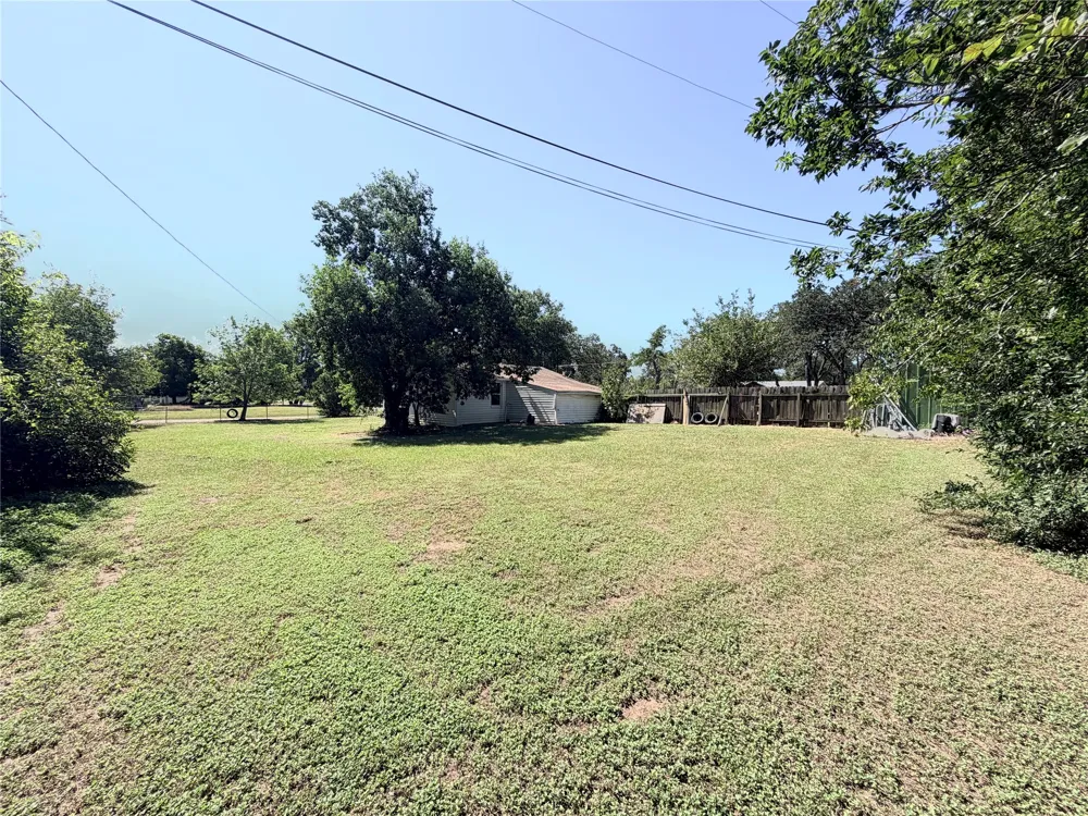 2200 W Gillis Avenue Cameron, TX 76520